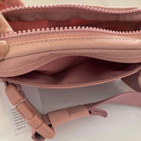 LULULEMON Light Pink Waist Bag Sling Bag Brand New With Tag - Picture 3 of 8
